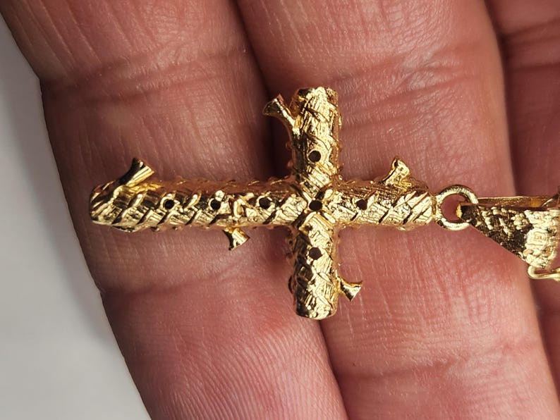 Radiant Colombian Emerald Cross Pendant in 18k Gold